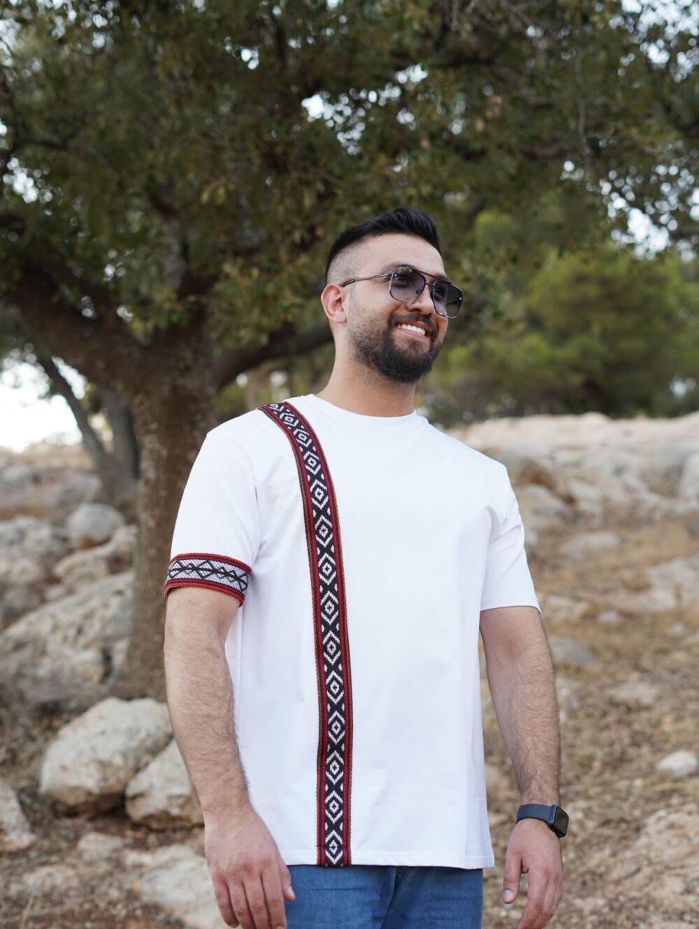 Sadu T-Shirt with Right Sleeve & Side Stripe in White